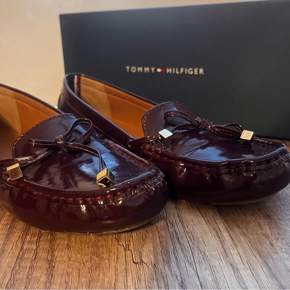 Tommy Hilfiger Zitah Merlot Loafer - size 7 Womens - Picture 3 of 7